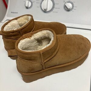 UGG STYLE boot Women's Classic Ultra Mini Platform Chestnut size 8
